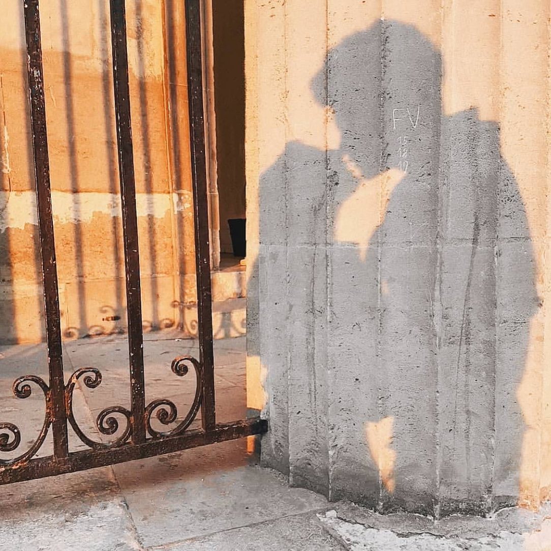 Kissing shadows in a Parisian plaza