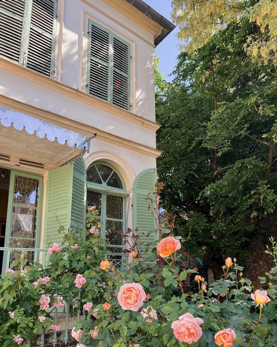 Pink roses and sage green shutters at Musée de la Vie Romantique